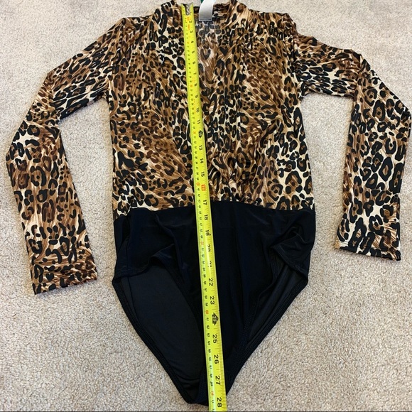 Codigo Brown leopard cheetah animal print longsleeve deep-V bodysuit size medium - Picture 10 of 13